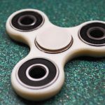 Mengatasi Stres dengan Fidget Spinner dan Stress Ball: Apakah Mereka Benar-Benar Efektif?