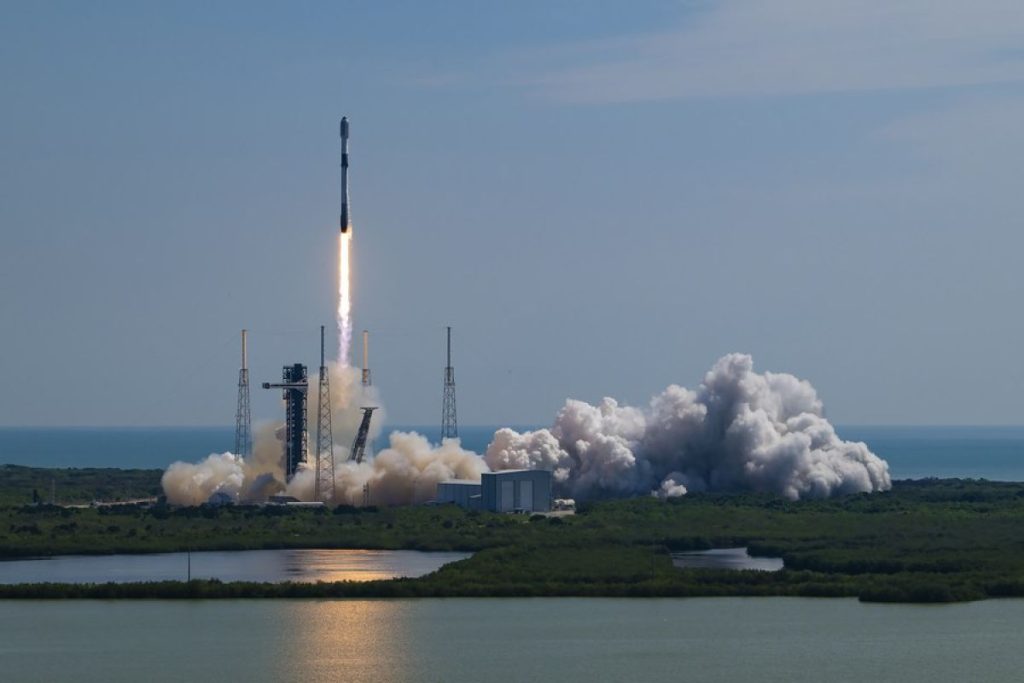SpaceX Menggebrak Langit: Peluncuran 23 Satelit Starlink di Akhir Pekan Memorial Day